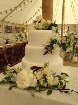 Rustic Wedding cake with fresh flowers